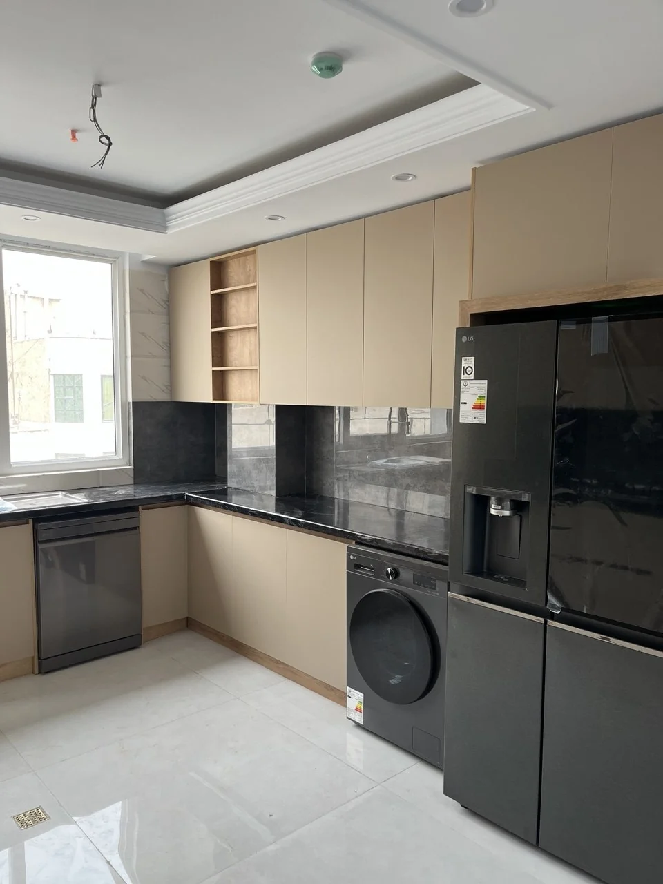 Installed cabinetry, worktops, and appliances